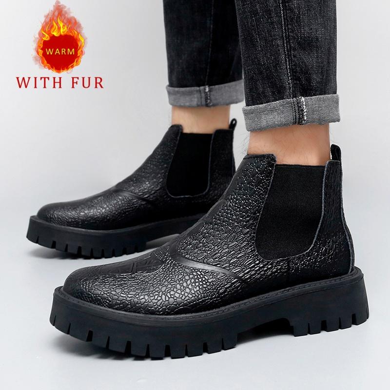 Fashion Black men's boots Warm and Thick Bottom Style for Autumn and Winter New classics casual adult fashion quality leather shoes
