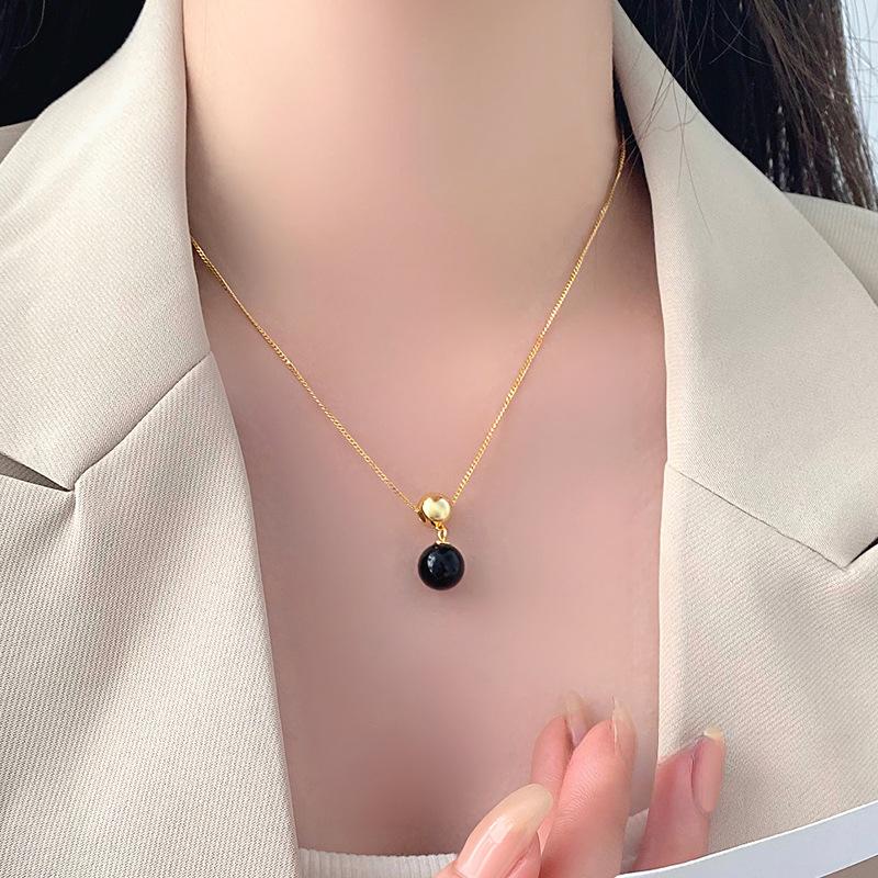 Fashionable Black Agate Ball Necklace for Women with A Light Luxury and High-end Feel, Versatile and Showcasing White Necklaces