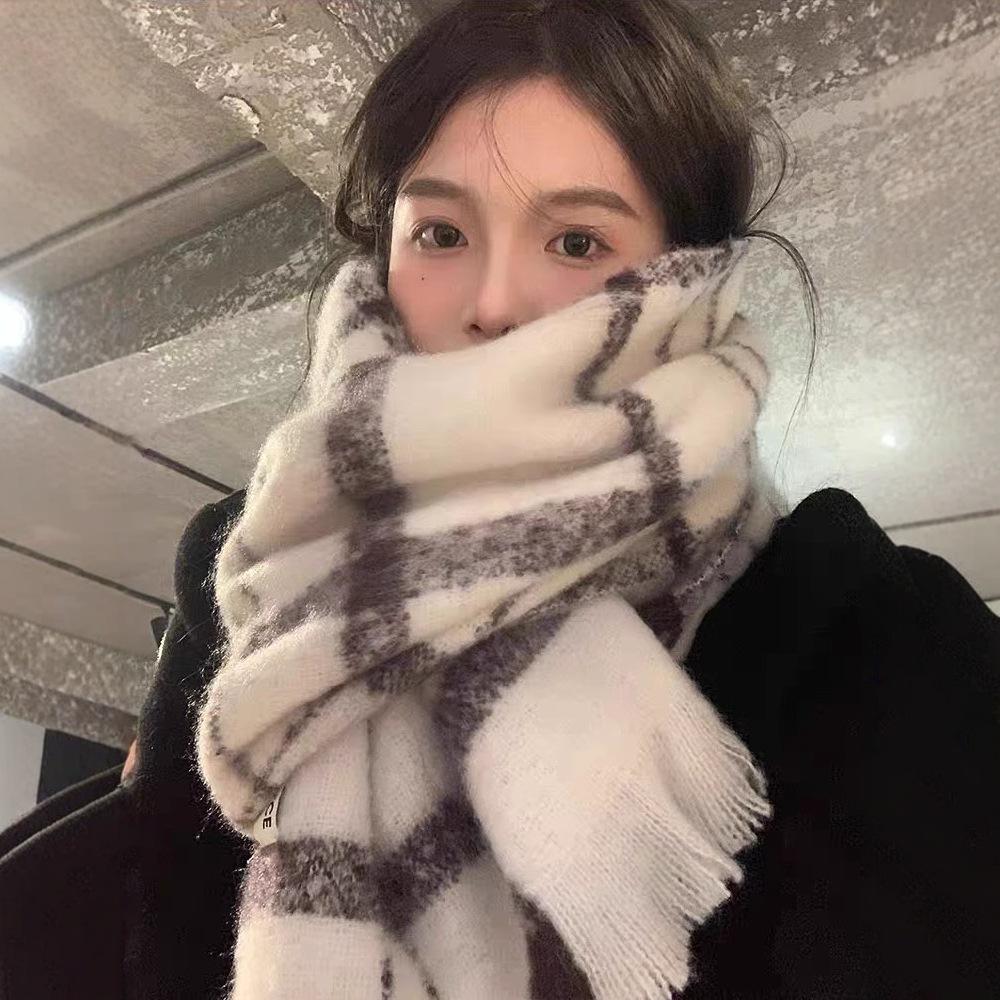New Korean version of the atmosphere soft waxy plaid scarf women's winter casual versatile retro warm thickened student scarf