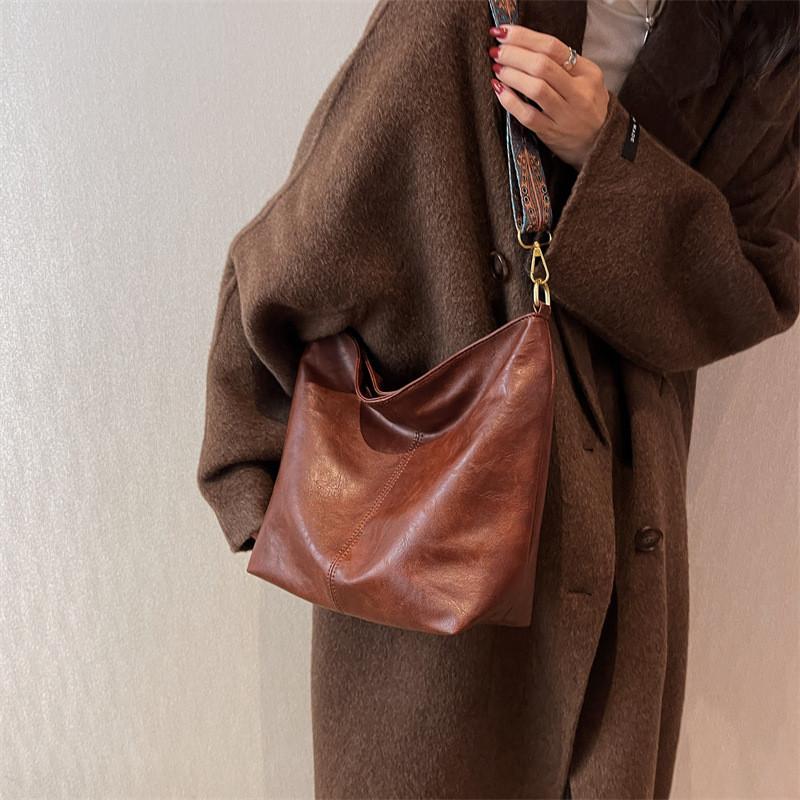 IELGY Fashion Shoulder Bag Retro Women's Crossbody Bag Casual Bucket Bag
