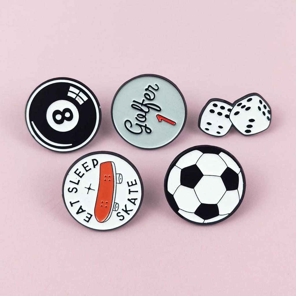 Number Pattern Dice Brooch - Personality Accessory for Backpack or Clothing