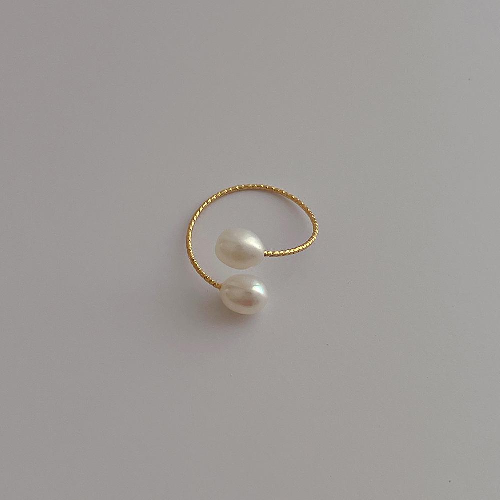 Stylish Retro Freshwater Pearl Ring: Simple Metal Design for Men & Women
