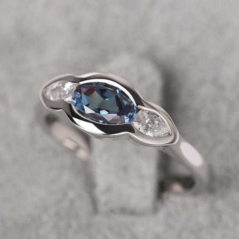Huitan Blue/White Cubic Zirconia Rings for Women Creative Engagement Wedding Band Accessories Temperament Elegant Lady Jewelry