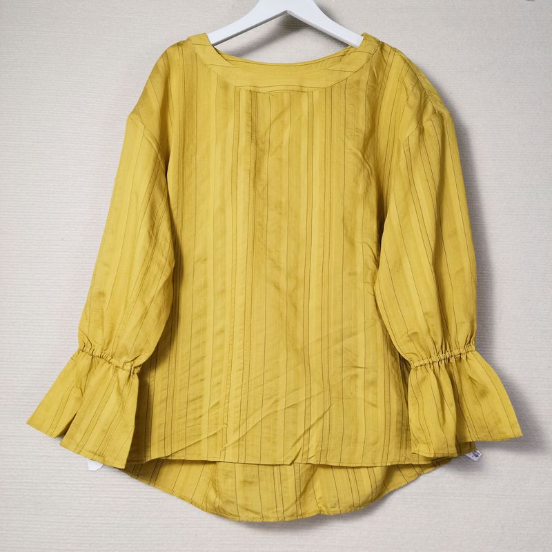 Original Order Leftover Stock Customer-Supplied Fabric V Neck Pullover 3/4 Sleeve Shirt for Women Minimalist Style Shirt Longer in the Rear Spring
