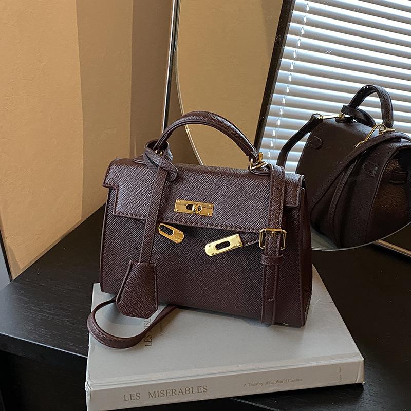 Fashion Retro Niche Small Square Bag 2025 New Casual Versatile Women's Messenger Bag Exquisite Super Fire Handbag