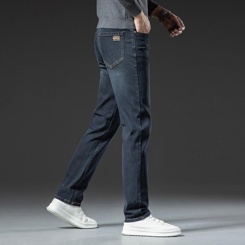 Autumn and winter jeans are velvet, soft and warm inside, cold-proof in the north, and elastic straight-leg pants are loose and versatile.