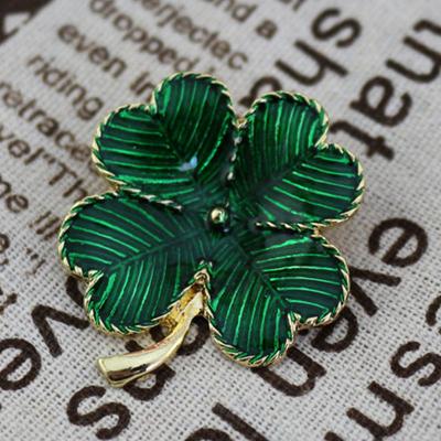 Vintage Yeşil Dört yapraklı Yonca Broş Rozeti Kadın Emaye Pin Ziyafet Düğün Noel Takı Yaka Pin Hediyeler