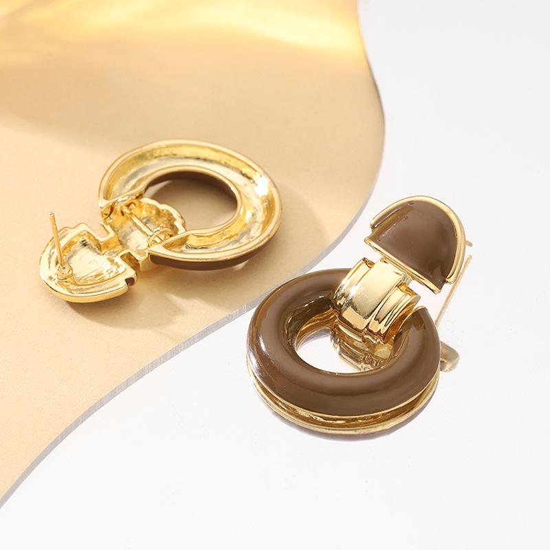 Hong Kong style niche personality fashion OL style dripping oil geometric round earrings light luxury simple high-end versatile earrings
