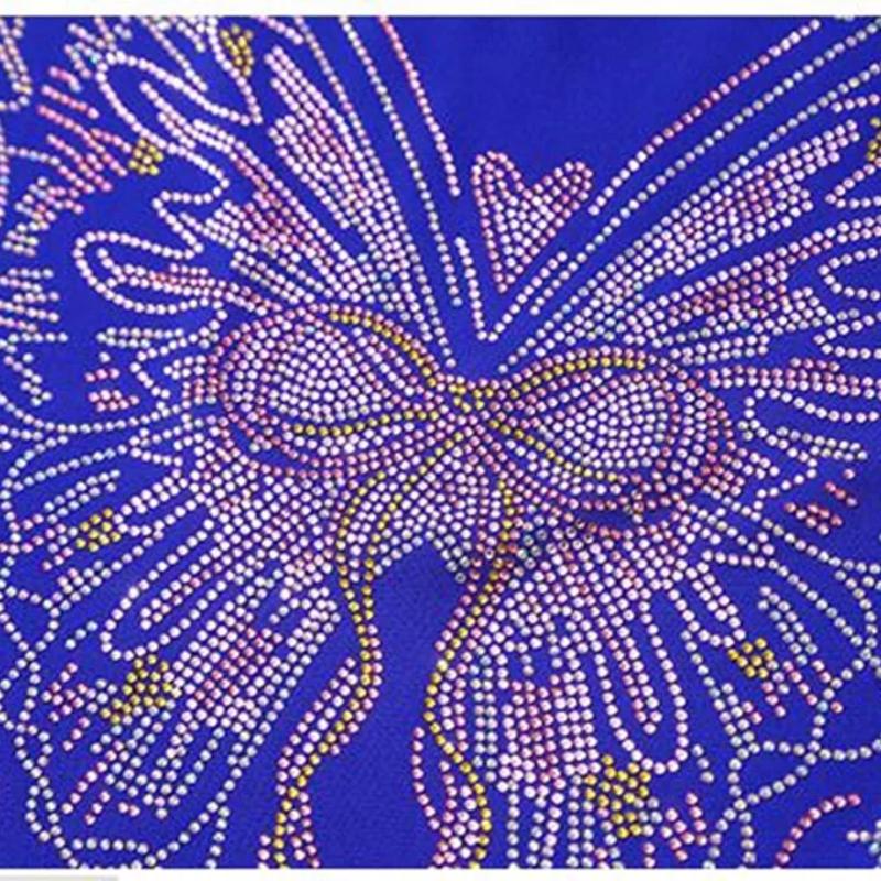 Haut Femme Sexy de Haute Qualité avec Design Croisé en V Débardeur Brillant Papillon Diamants Chauds Été Marque Féminine Élastique Slim T-shirts en Maille