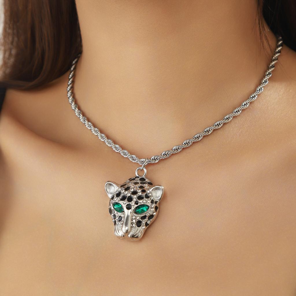 Pendente Lucido Leopardo Ghepardo Intarsiato con Acqua Stile Punk Creativo Testa di Leopardo Collana