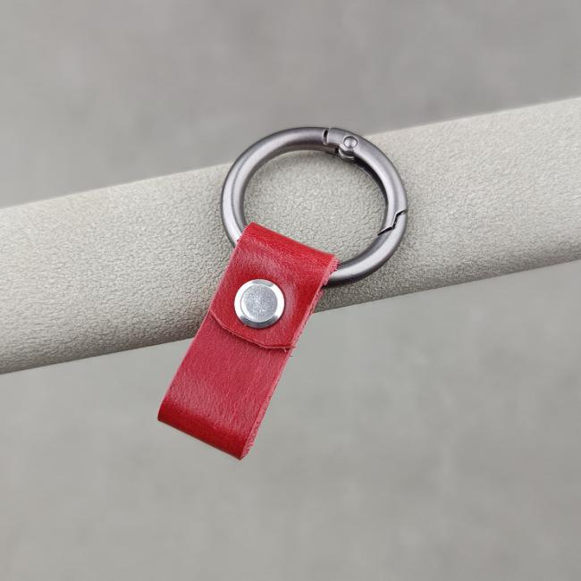 Men's Genuine Leather Car Keychain - Cowhide Creative Finger Ring Buckle with Leather Strap Pendant and Custom Spring Ring.