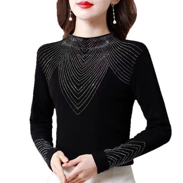 2025 Podzim/Zima Černý Zeštíhlující Módní Top s Polovysokým Límcem a Vějířovitým Hotfixem pro Ženy