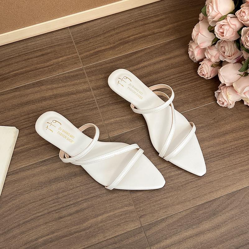 

With flat-bottomed summer one-word wear 2025 drag with soft-soled pointed French sandals, late evening breeze cool women s outer skirt slippers tide 35