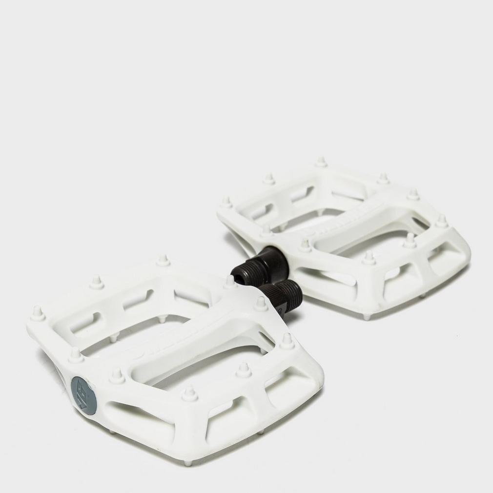 DMR V6 PLASTIC PEDAL CRO-MO AXLE WHITE