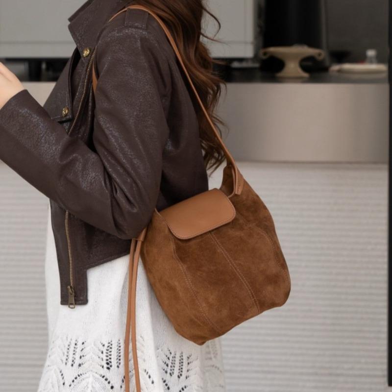 Una Borsa a Spalla Singola/Crossbody alla Moda in Morbida Pelle, Stile Rilassato, di Nicchia e di Alta Gamma