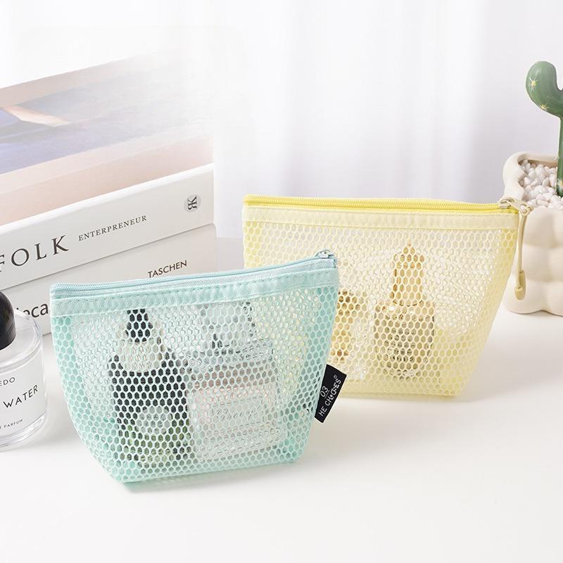 Large-capacity Three-dimensional Triangle Grid Storage Bag Large-capacity Women's Portable Sundries Change Storage Bag Lipstick and Makeup