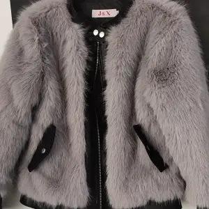 Jacket women's imitation fox fur PU leather splicing winter new short thickened plush fur coat