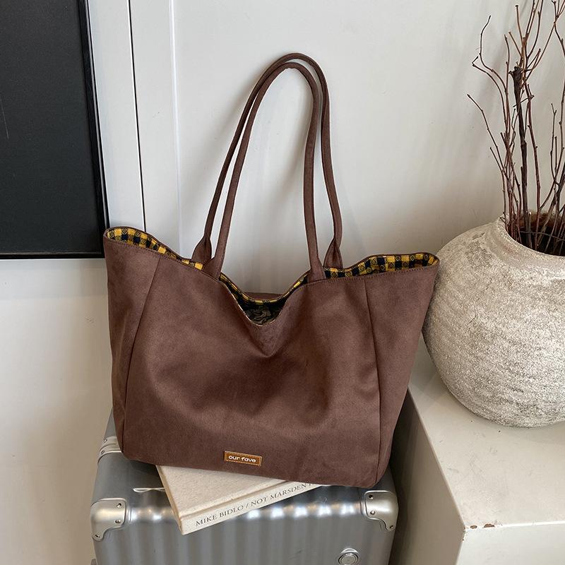 

Autumn and winter new simple large-capacity double-sided shoulder bag casual classic retro commuter tote bag темно-коричневого