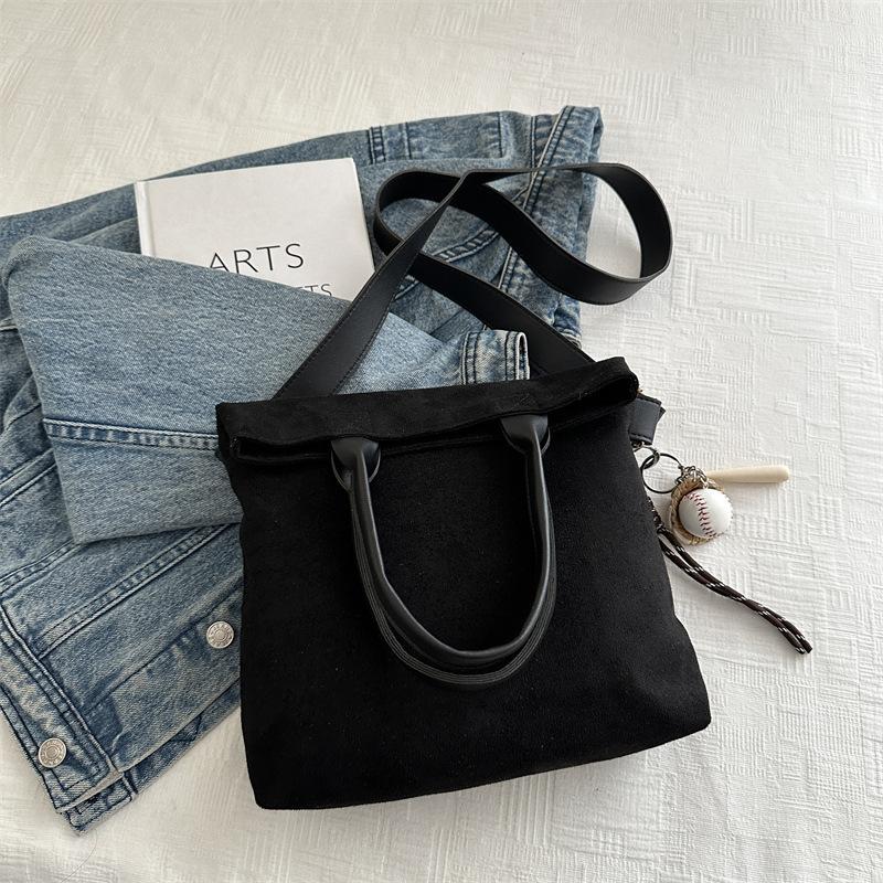 Ретро портативная модная сумка большой вместимости женская сумка 2025 новая модная сумка-тоут для通勤, повседневная портативная сумка-мессенджер Without pendant чёрный