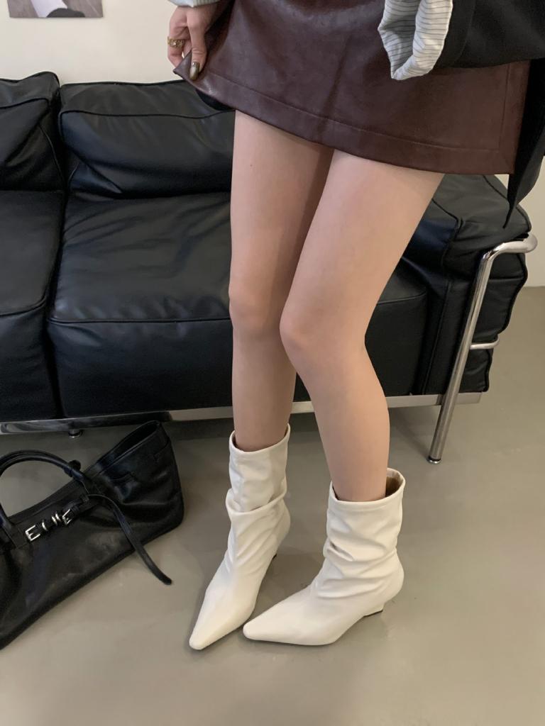 2025 Spring New Pointed Retro Martin Boots Design Sense Pleated Pile Boots Slope Heel Wide Tube Boots Women