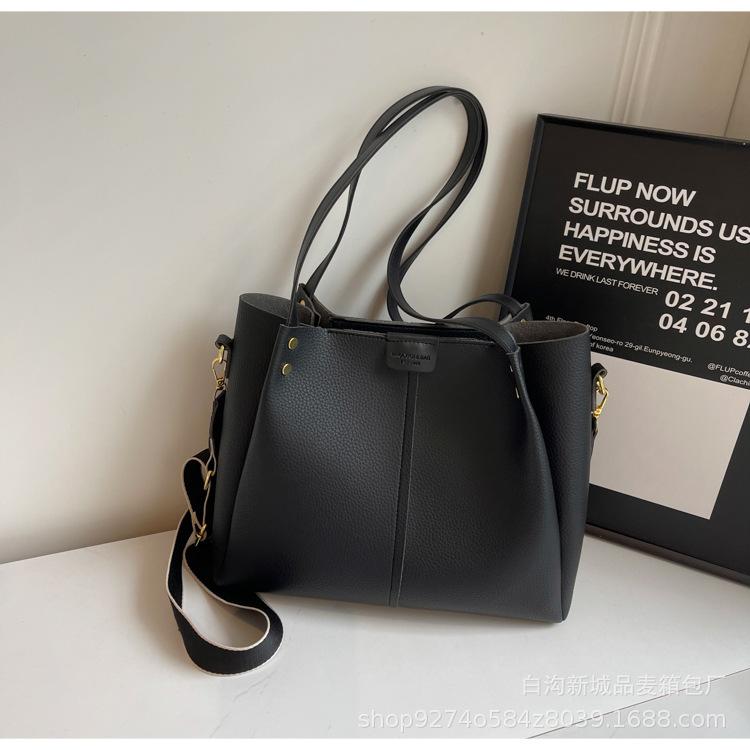 

Simple and fashionable commuter tote bag women s 2025 new large-capacity versatile shoulder bag retro explosive messenger bag