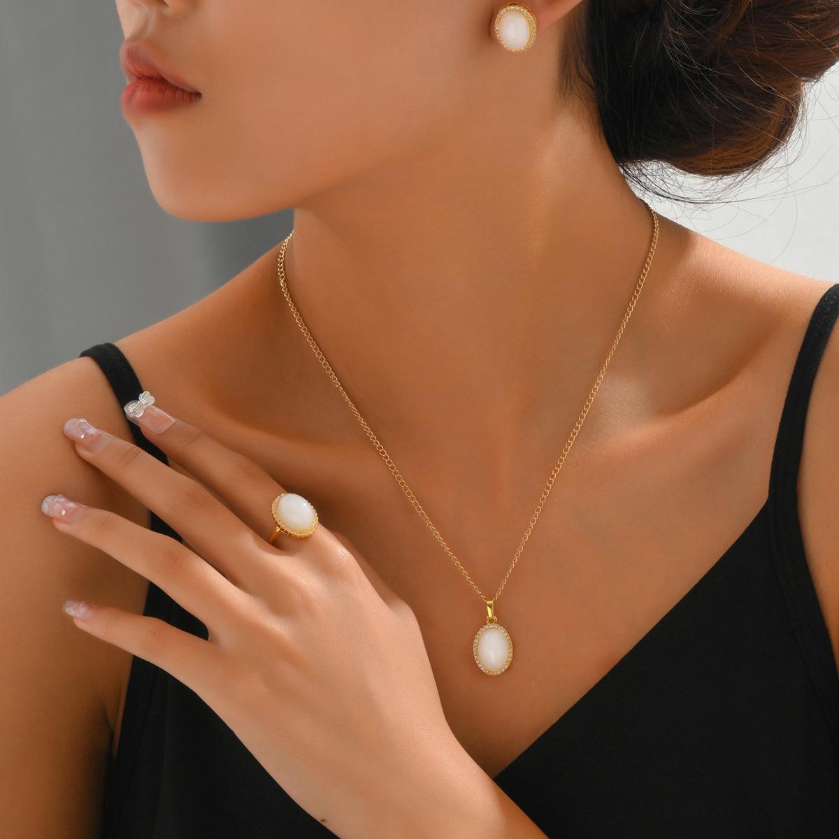 

Простой и модный OL корейская версия корейский набор серег, ожерелья и кольца с цирконом, нишевая цепочка для ключицы, кольцо на указательный палец