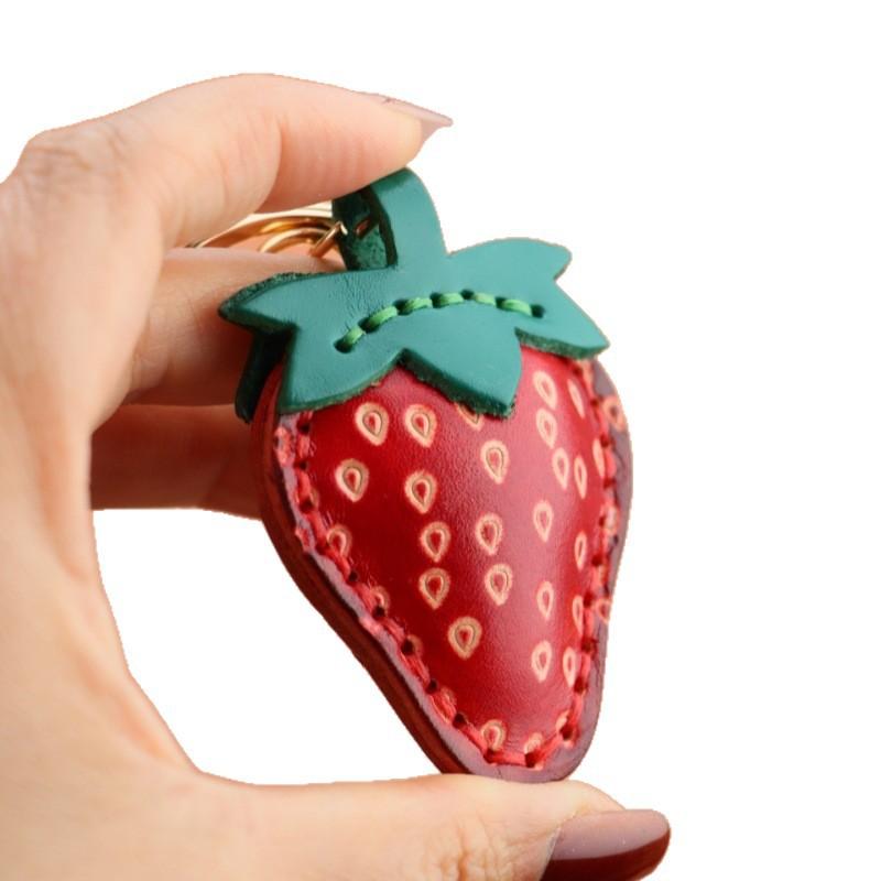 First Layer Cowhide Small Strawberry Keychain Pendant, Locomotive Car Key Chain Accessories, Bag Pendant, Cute Little Gift