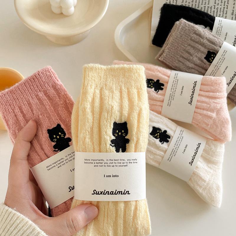 5 Pairs of Women's Winter Clothes and Velvet Warm Linen Pattern Embroidery Tube Socks