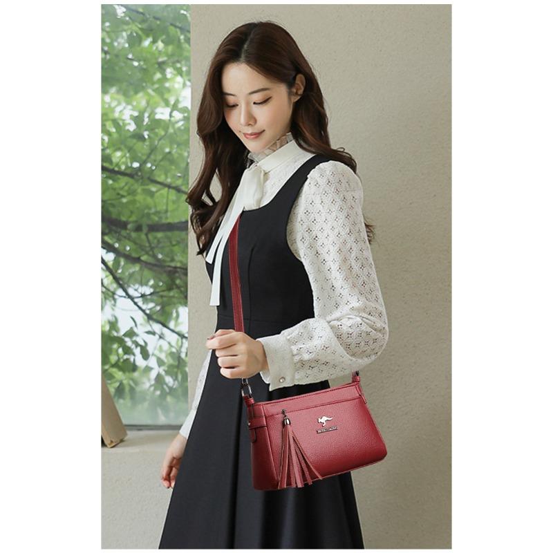 Simple Women's Shoulder Bag, Fashionable Tassel Hanging Pendant, Crossbody Bag, Retro Shoulder Bag, Suitable for Daily Use and Shopping