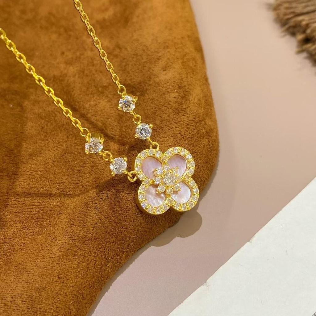 Four-leaf Clover Necklace Female Imitation Gold Versatile High-end Collarbone Chain Will Not Fade for a Long Time Jewelry