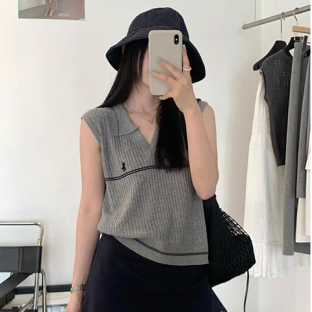 Embroidered V-neck Knitted Sleeveless Top Basic Women's Outerwear Vest Elegant Knitted T-shirt