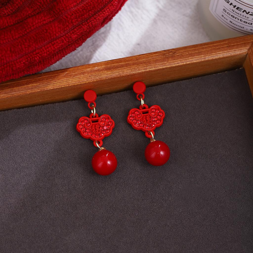 New Year'S Red Happy Character Koi Small Snake Stud Earrings, Autumn And Winter High Sense Chinese Style Blessing Character Chinese Knot Ear Hook