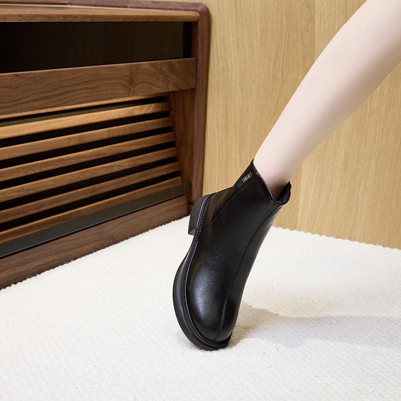 Women's Vintage Korean Style Mid-Calf Leather Martin Boots, Autumn/Winter Collection, Plus Size, Back Zipper, Casual Slimming Design.