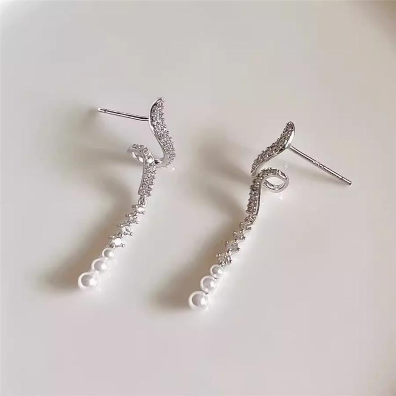 Elegant Long Stud Earring Female Unique Spiral Super Flash Jewelry Simple Fashion Pearl Tassel Earrings