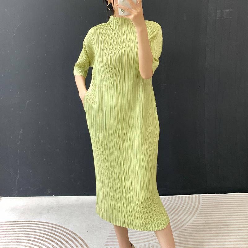Ruched Mid-Sleeve Solid Color Dress: Spring 2026, Simple Design, Half-High Collar, Slimming Fit