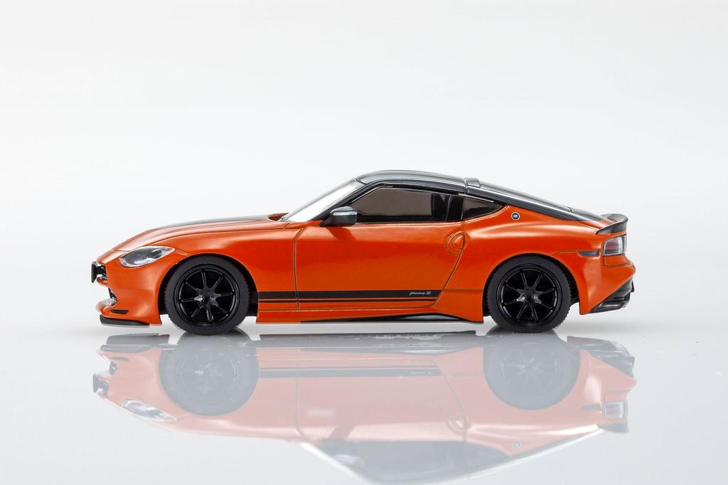 KYOSHO MINI CAR & BOOK No.15 1/64 Scale Nissan Fairlady Z Customized Orange Finished Product