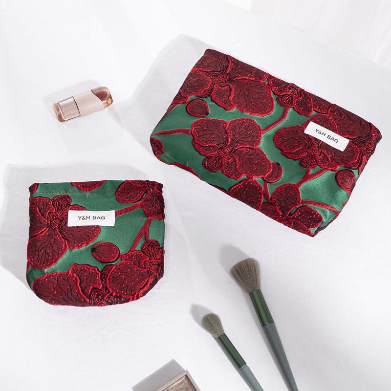 

Japanese Korean-Style Floral Cosmetic Bag - Cute, Large Capacity for Skincare and Toiletries 17*14*7CM