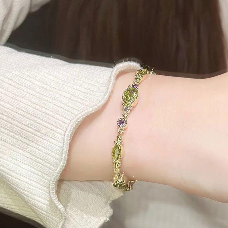 Exquisite Green Gemstone Retro Bracelet - 2024 French Luxury Design золотой