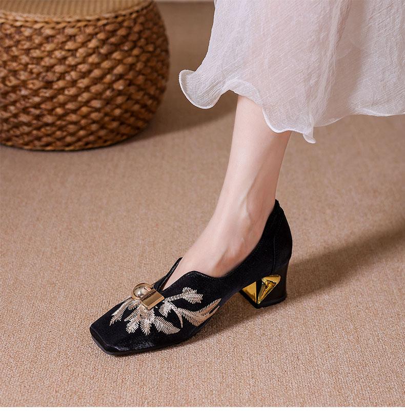 Elegant Embroidery Pattern Pumps Women Spring Autumn Comfort Thick Heel Square Toe Loafers for Woman Metal Detor Shoes Female