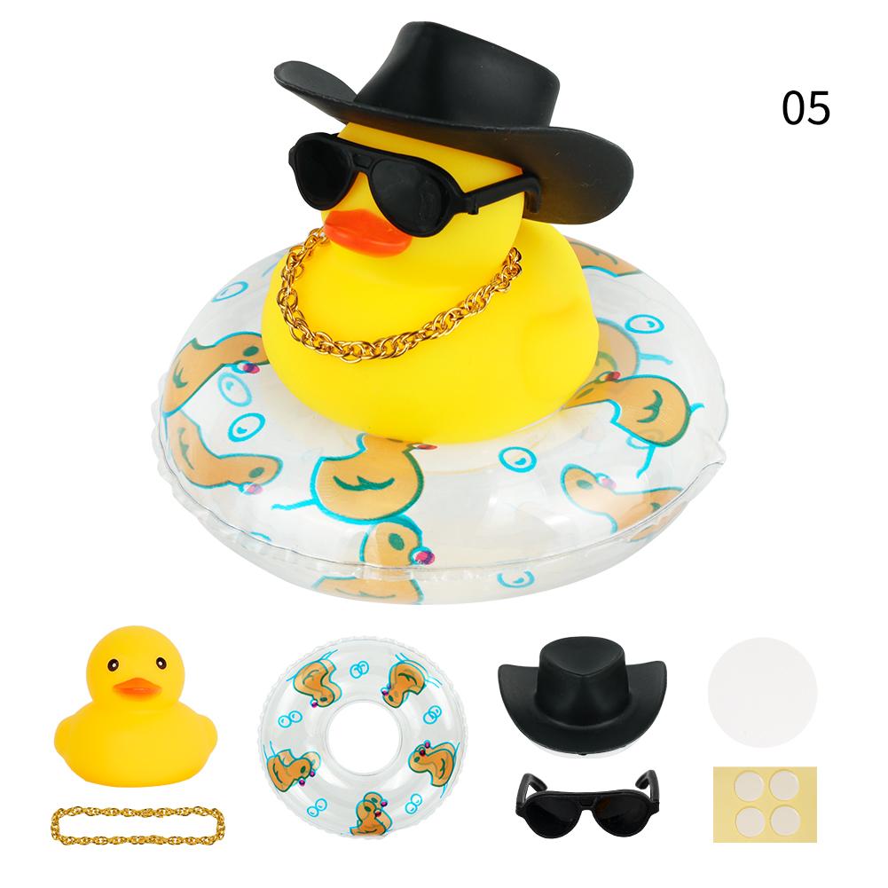 Gummi-Enten Armaturenbrett Dekorationen Schmuckstück Gelbe Ente mit Mini-Schwimmring Sonne Cowboyhut Halskette für Auto Büro Wohnkultur