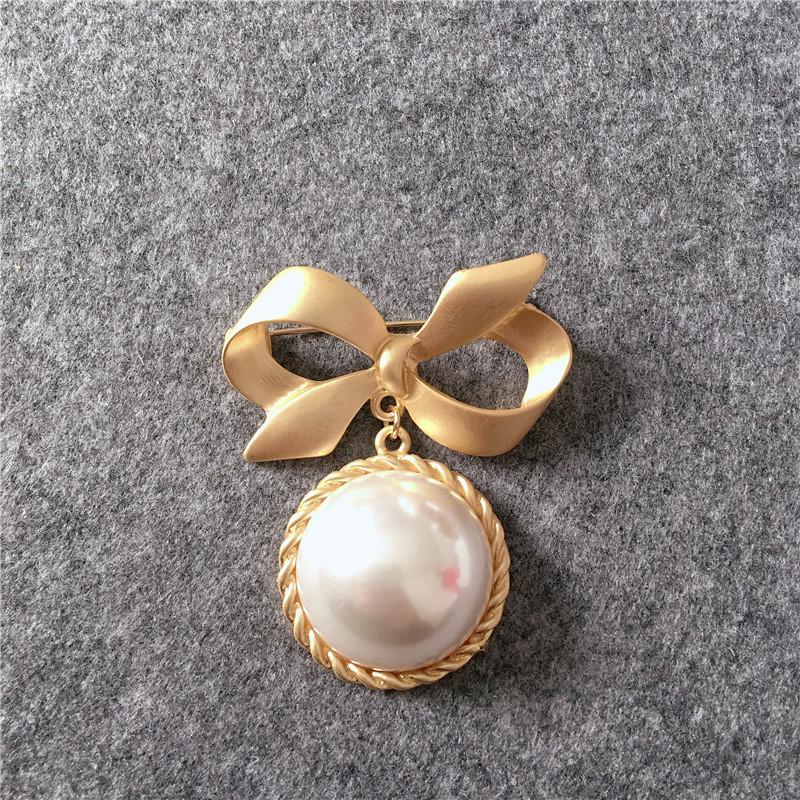 Vintage Animal Metal Brooch With Artificial Gemstone Ideal For Women And Kids Gift