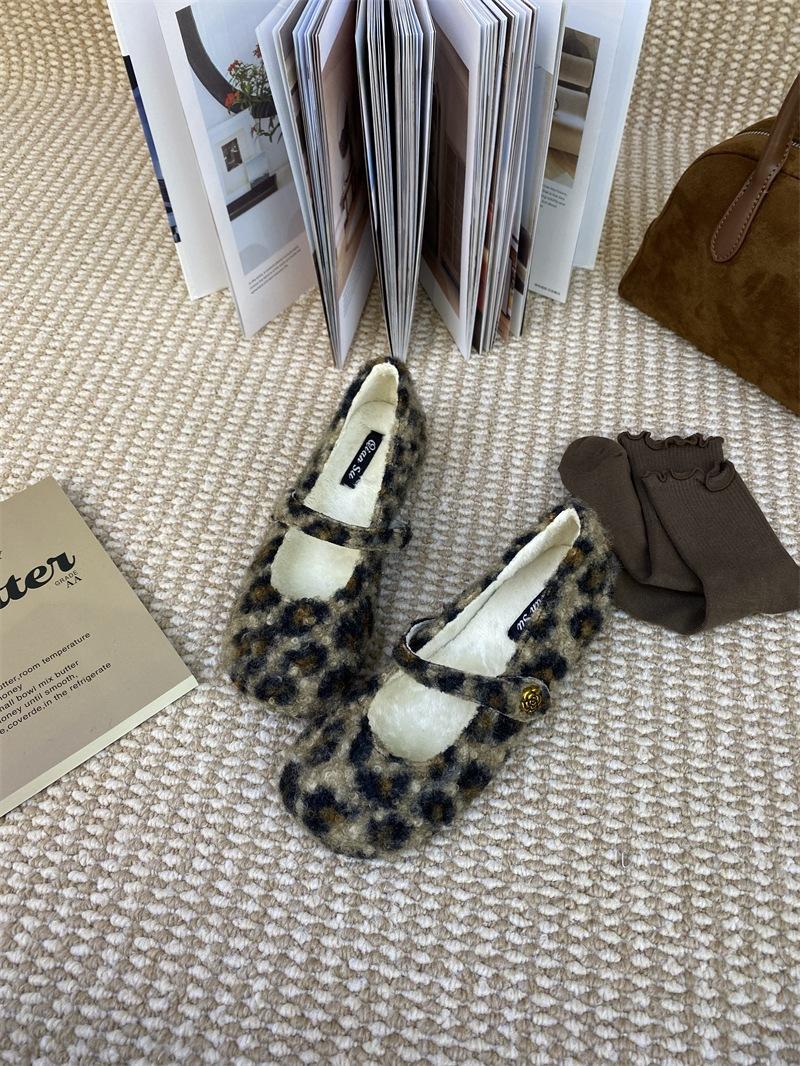 

Inner height increase Mary Jane shoes women s 2025 autumn and winter wear new French retro word with temperament woolen shoes 39 цветной печати леопарда