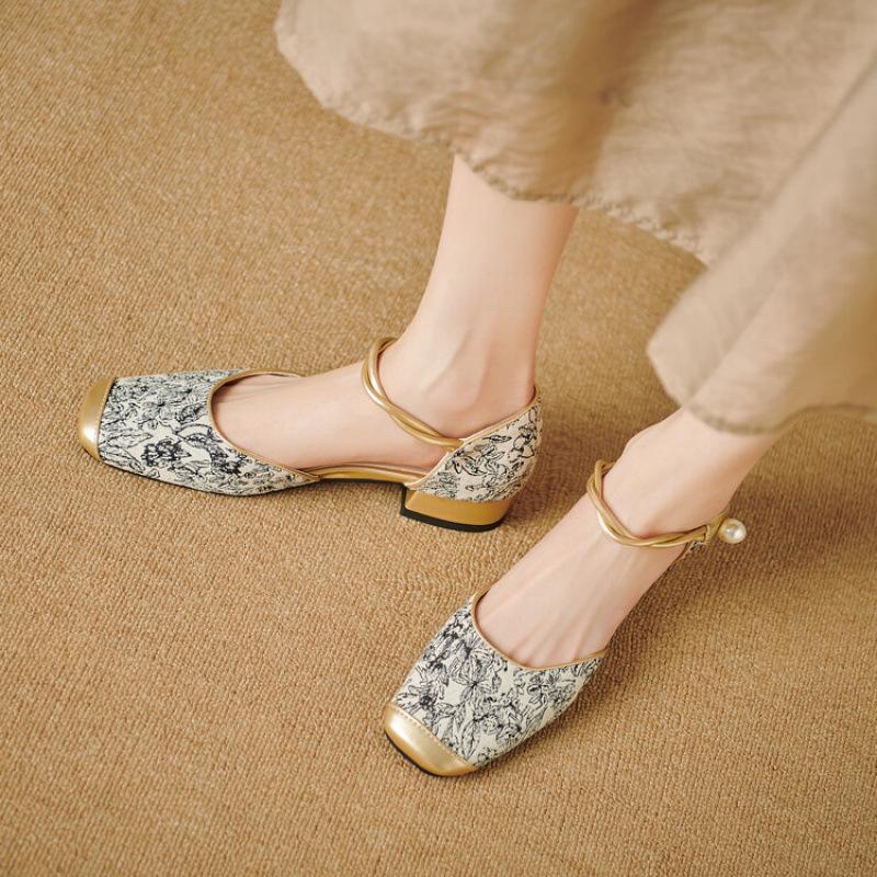 New women s flat-soled sandals color matching women s hollow sandals women s rubber soft-soled Korean version of large-size shoes summer buckle 34