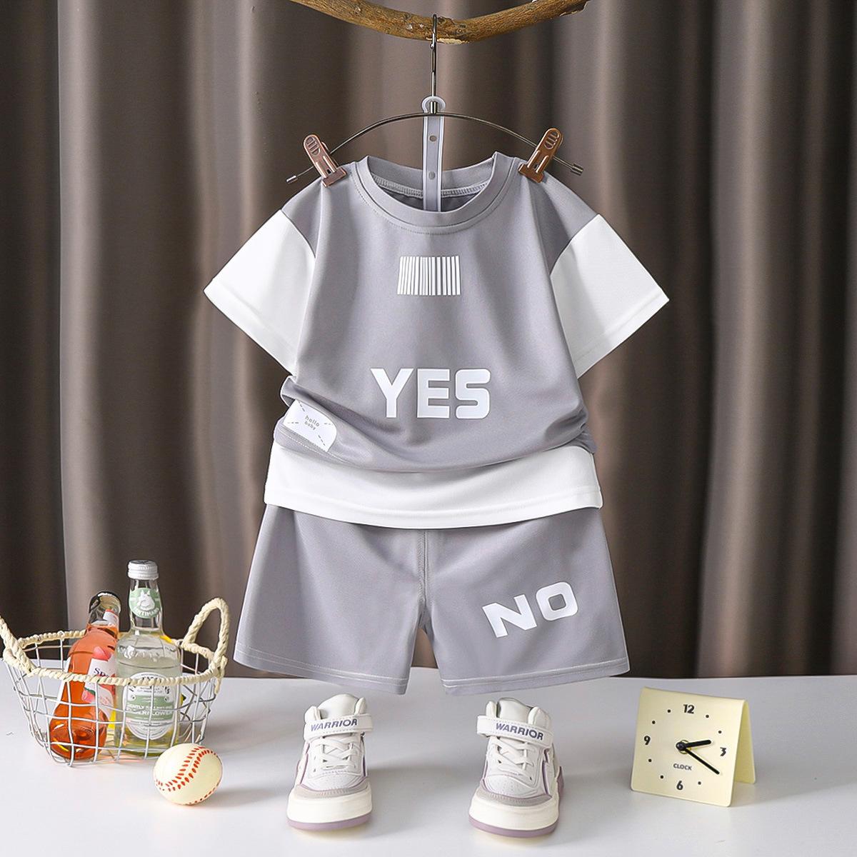 

Одежда для мальчиков, летний комплект для девочек, домашняя одежда, дышащий и удобный комплект из двух предметов, цветные шорты в западном стиле с короткими рукавами для малышей 130 серый