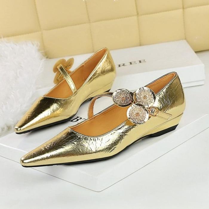 

Silver Mary Jane women s flowery temperament daughter new flat shoes spring and autumn 2025 pointed single shoes word belt 40 золотой