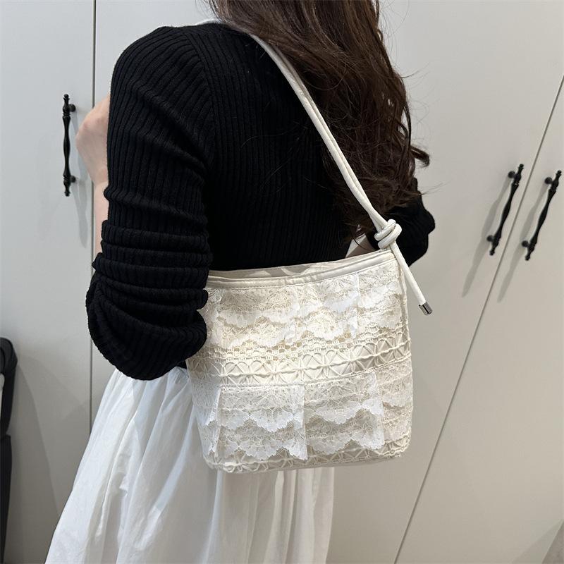 Premium Sense Large Capacity Tote Bag Women 2025 New Fashion Cute Lace Underarm Bag Commuter Versatile Shoulder Bag