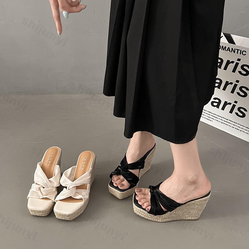 Moda 2025 Lato Nowe Damskie Koturny Modne Kwadratowy Nosek Codzienne Fajne Klapki Odkryte Palce Oddychające Wygodne Gruba Podeszwa Sandały Plażowe