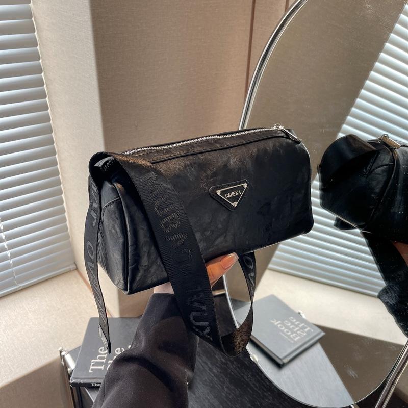 

Сумка женская новая премиальная текстурированная сумка-подушка нишевая универсальная сумка-цилиндр на одно плечо сумка кроссбоди