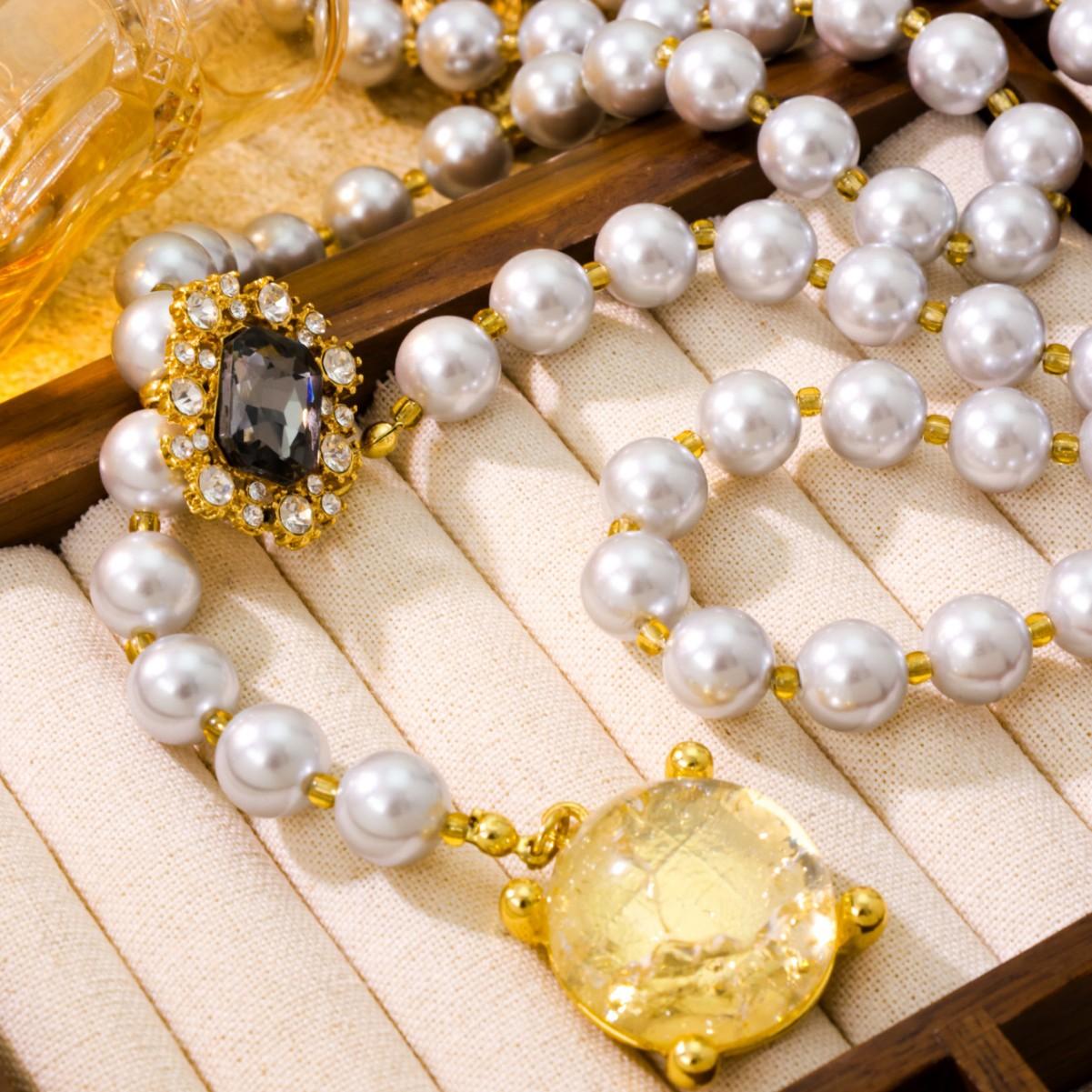 

Light Luxury High-end Double-layer Mixed Color Pearl Necklace Accessories Women New Popular Fashion Sweater Chain Lock Bone