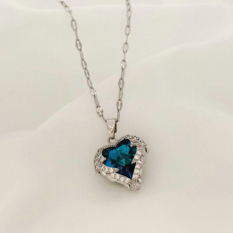 1 Pcs Fashion New Heart of the sea necklace women light luxury color crystal love pendant collarbone chain jewelry